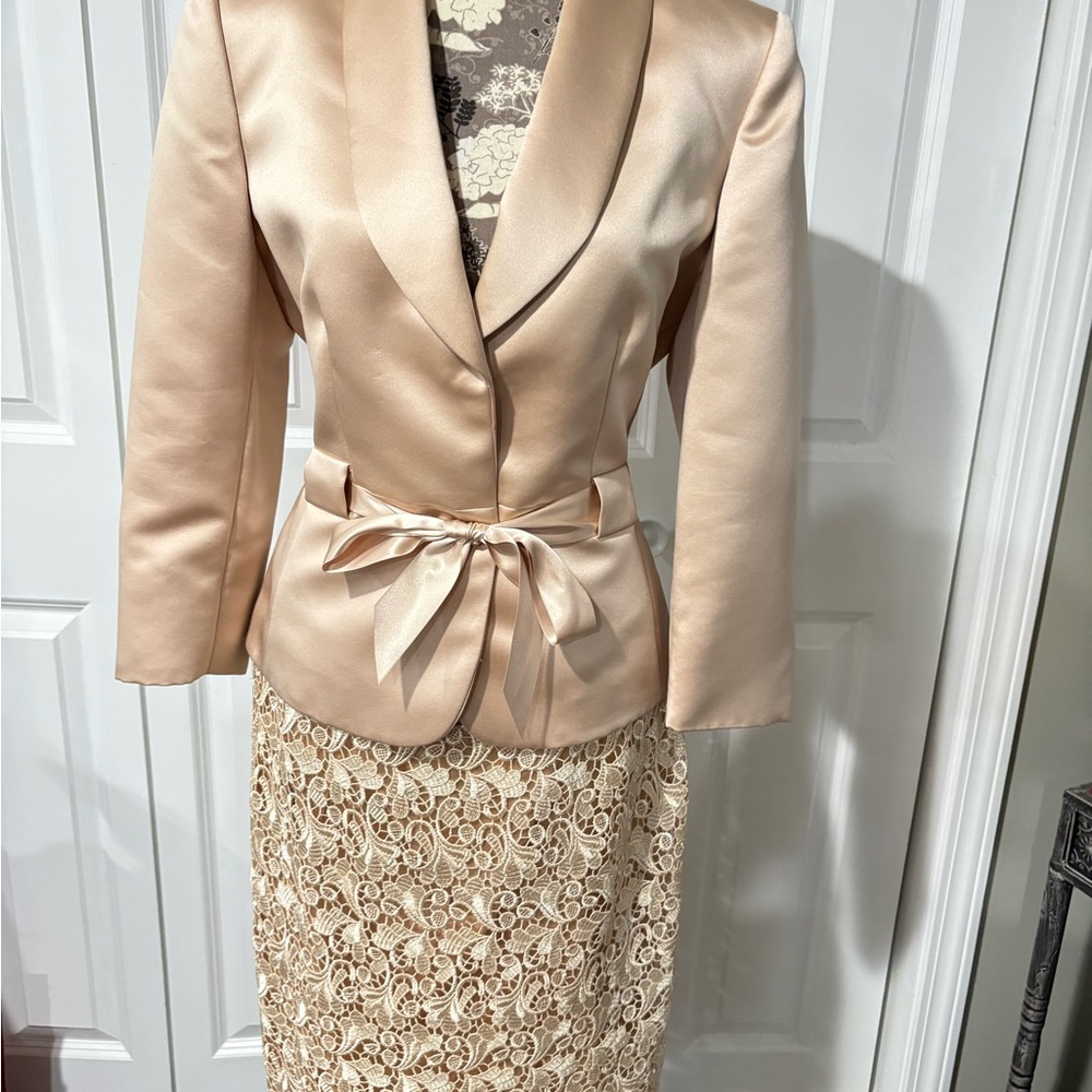 Tahari Luxe Gold 2pc Suit Size 10